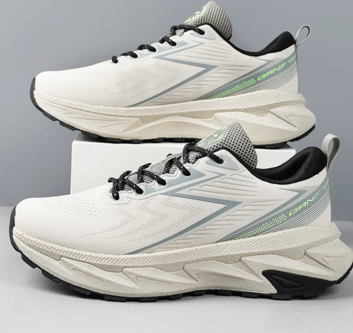 トレイルランニングシューズ メンズ 軽量クッション 山道ランナー